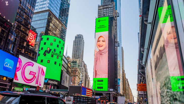 Wajah Woro Widowati Hiasi New York Times Square