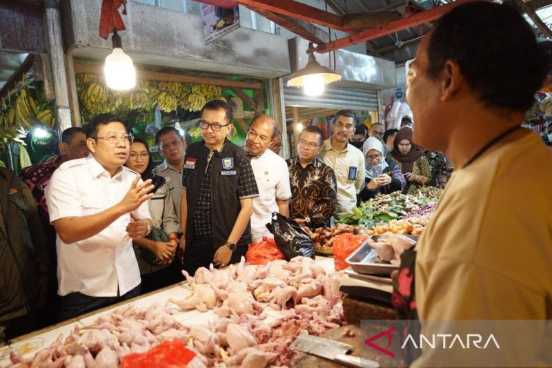 Harga Beberapa Kebutuhan Pokok Masih di Atas HET