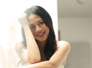 Setelah 14 Tahun, Dee Lestari Nyanyikan Ulang 'Perahu Kertas' dengan Aransemen Baru