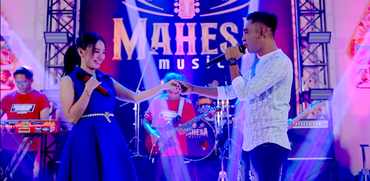 Lirik Lagu Selendang Biru Gerry Mahesa ft Rena Movies, Yen Uwes Mati Roso
