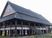 Rumah Adat Lamin, Simbol Kuatnya Kekeluarga Suku Dayak di Kalimantan Timur