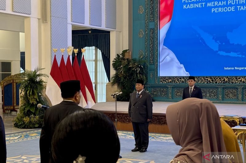 Presiden Prabowo Lantik Menko Polkam Djamari Chaniago, Erick Thohir Jadi Menpora