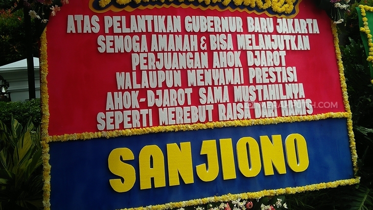 Kalimat Menggelitik Pada Karangan Bunga untuk Anies-Sandi