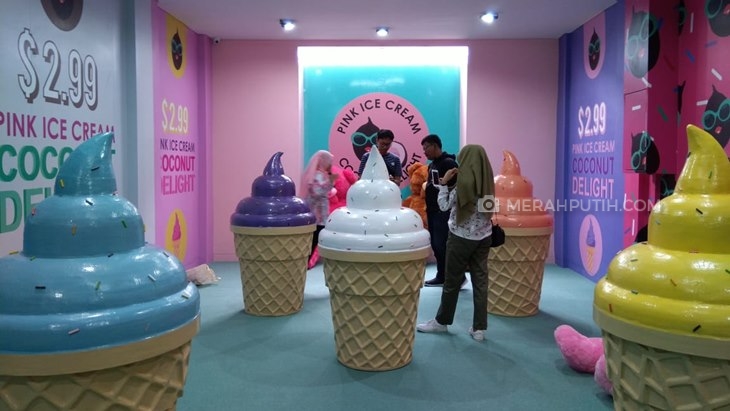Pink Ice Cream Wisata Anyar di Kota Cirebon