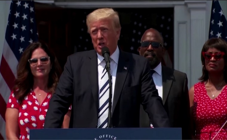 Pernyataan 'Perang' Donald Trump Melawan Tiga Perusahaan Teknologi. (Foto: YouTube Reuters)