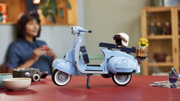 Gaya Anggun ala Italia di LEGO Vespa 125