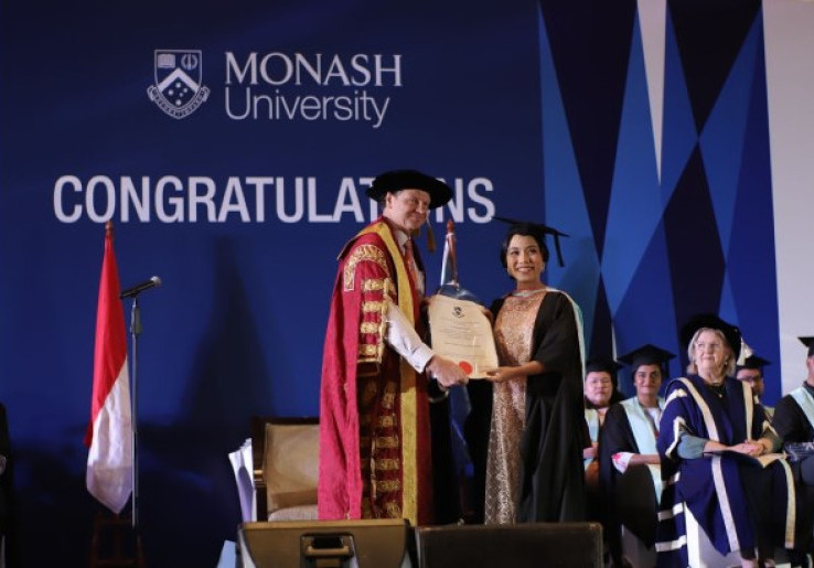 Kampus Australia Gelar Wisuda Pertama di Indonesia