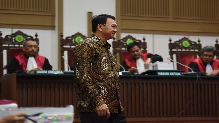  Hakim Tolak Kesaksian Kakak Angkat Ahok