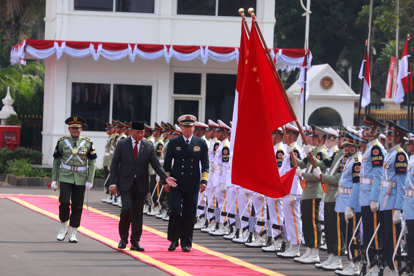 Menhan Sjafrie Sjamsoeddin Terima Kunjungan Menhan China Laksamana Dong Jun