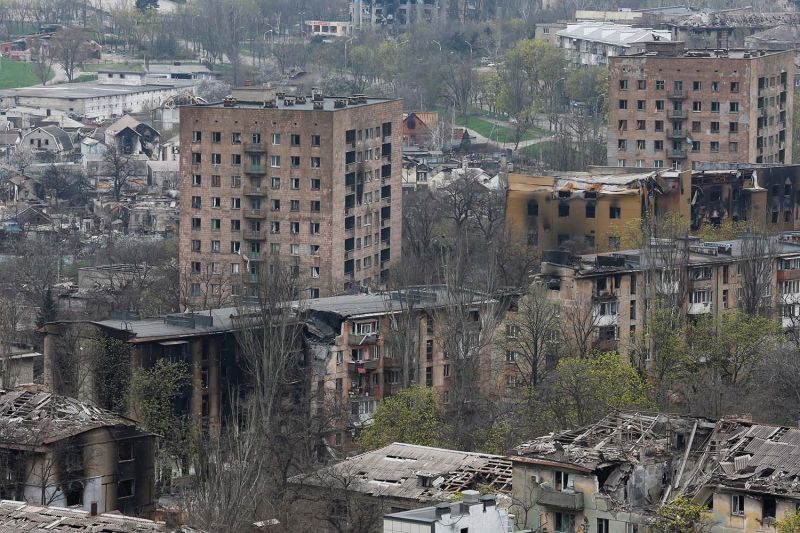 Bangunan yang hancur akibat gempuran saat konflik Ukraina-Rusia terus berlangsung di selatan kota pelabuhan Mariupol, Ukraina, Selasa (19/4/2022). (ANTARA FOTO/REUTERS/Alexander Ermochenko/aww/cfo)