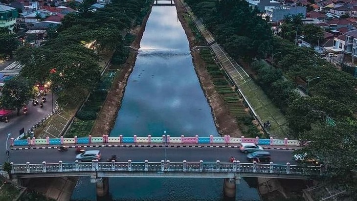Mba-Mba BKT Doyan Jajan Makanan Kaki Lima