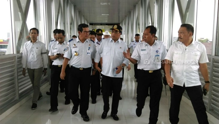Menhub Puji Skybrigde di Terminal Tirtonadi-Stasiun Balapan Solo
