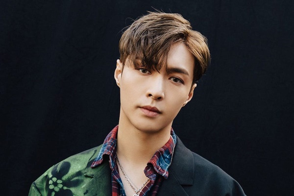 LAY EXO