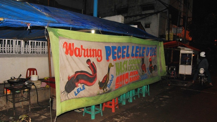 Gambar warung pecel lele. (Foto/id.openrice.com)