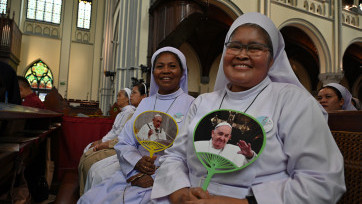 Suka Cita Biarawati Hadiri Misa Agung Paus Fransiskus di Gereja Katedral Jakarta