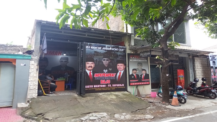 Posko induk pemenangan pasangan Bakal Calon (Balon) Independen Bagyo Wahyono - FX Supardjo (Bajo), Rabu (22/7). (MP/Ismail)