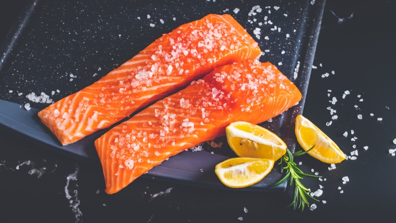 Dari Mana Asal Salmon yang Kita Konsumsi? Ini Pentingnya Memilih Seafood Berkelanjutan