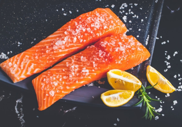 Dari Mana Asal Salmon yang Kita Konsumsi? Ini Pentingnya Memilih Seafood Berkelanjutan