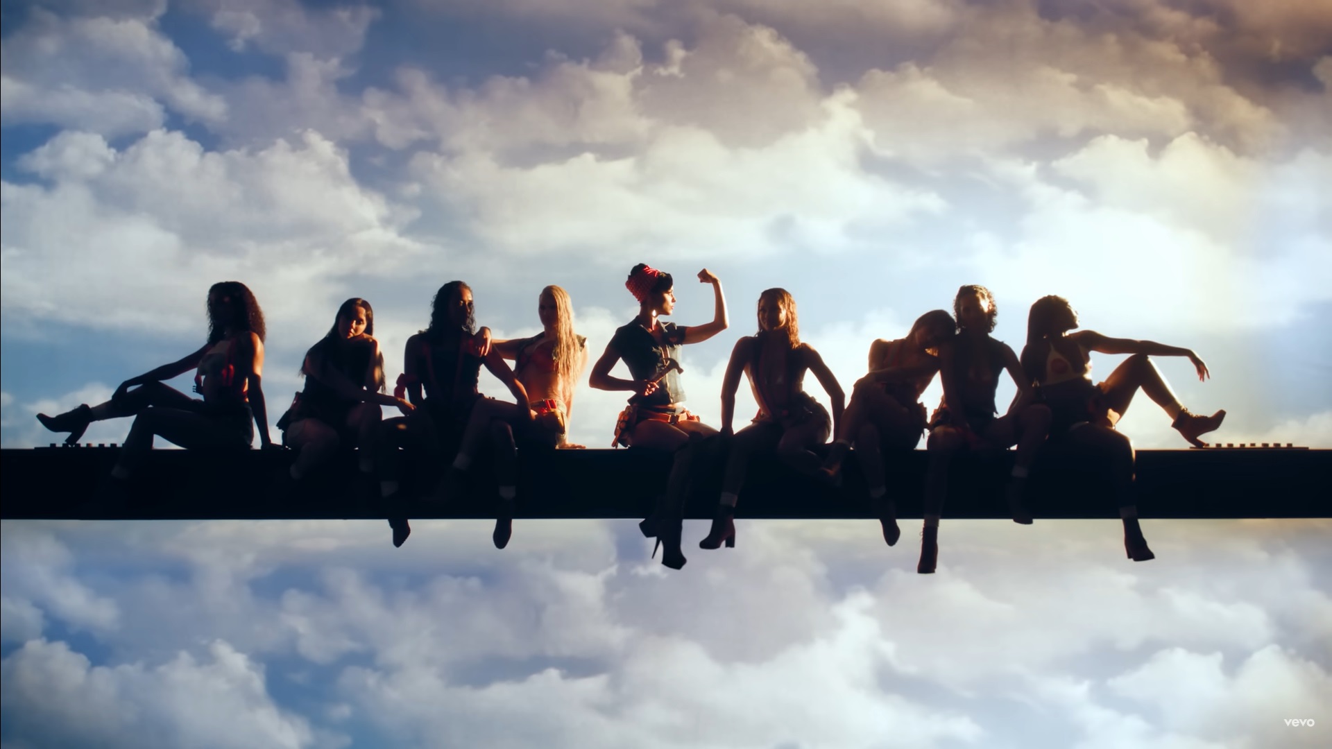Katy Perry Rayakan Feminisme di Video Klip 'Woman's World'