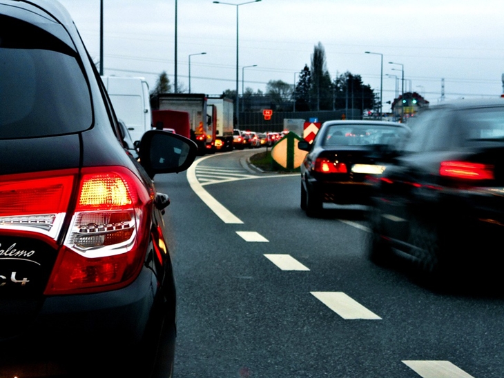 Aplikasi petunjuk jalan bisa jadi pilihan menghindari kemacetan. (Foto: Pixabay/JerzyGorecki)