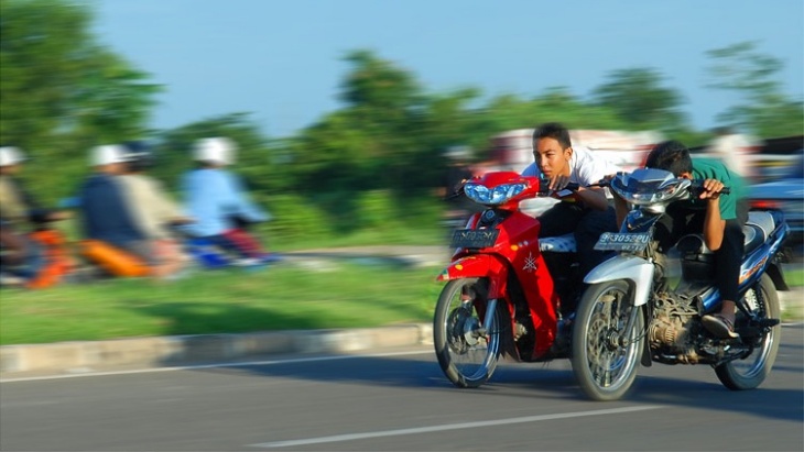 Tampil Nyentrik ala Anak Racing Negeri Aing
