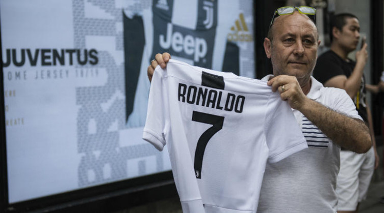 Baru Sehari, Juventus Raup Untung Rp 227 Miliar dari Jersey Ronaldo