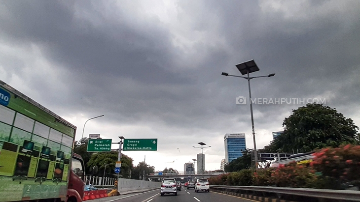 Cuaca Jakarta Kamis (4/8): Waspadai Hujan Disertai Petir