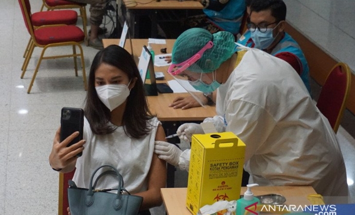 Vaksinasi COVID-19 di Balai Kota DKI Jakarta, Senin (3/5/2021). ANTARA/HO-Kominfotik Jakarta Utara
