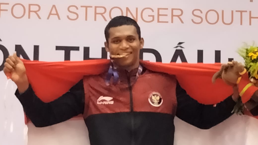 Debut di SEA Games, Petinju Maikhel Roberrd Raih Emas