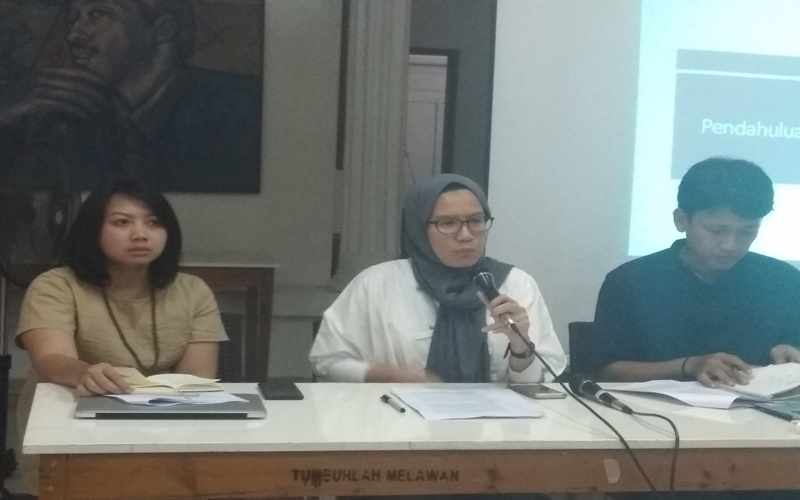 KontraS mengkritik petugas kepolisian yang doyan pakai senjata api dalam menangani kasus