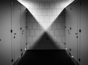 Cara Aman Menggunakan Toilet Umum