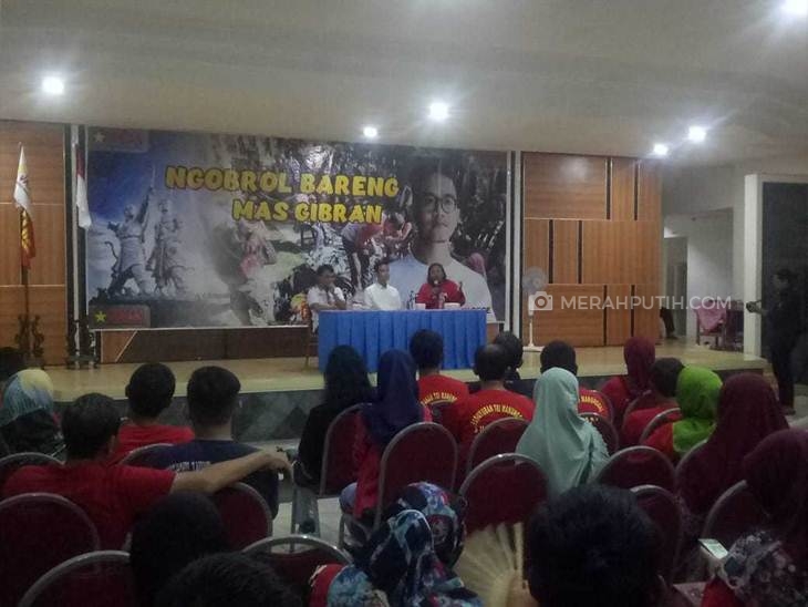 Gibran Rakabuming Raka menghadiri acara Ngobrol bareng bersama warga di Kelurahan Kepatihan Wetan, Kecamatan Jebres, Solo, Jawa Tengah, Rabu (5/2). (MP/Ism)