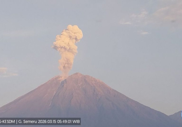 Semeru 11 Kali Erupsi, Tinggi Letusan hingga 1.200 Meter