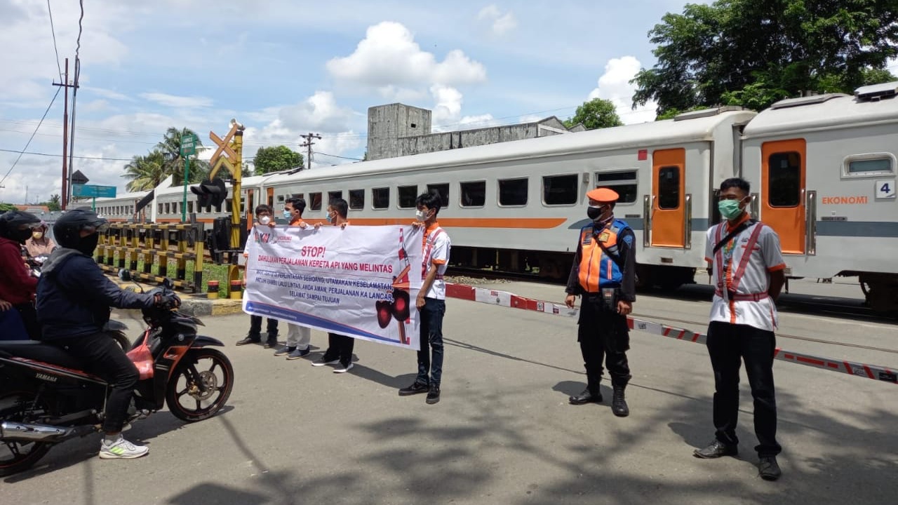 KAI Imbau Pemudik Motor Disiplin di Perlintasan Sebidang: Ceroboh Bahayakan Nyawa