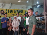 Minggu Pagi Pertama Jokowi Pensiun, Sarapan Soto Triwindu Dikawal 3 Paspampres