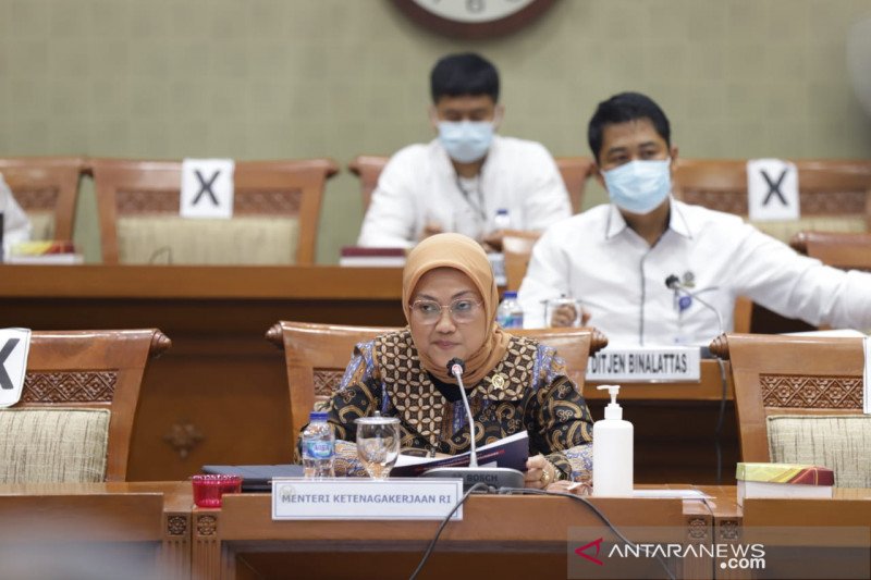 Menaker Ida Fauziyah dalam rapat kerja dengan Komisi IX DPR RI di Jakarta, Rabu (2/9/2020). (ANTARA/HO-Kementerian Ketenagakerjaan)