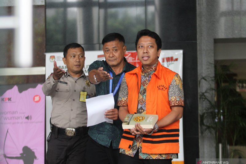Romi saat diperiksa di KPK