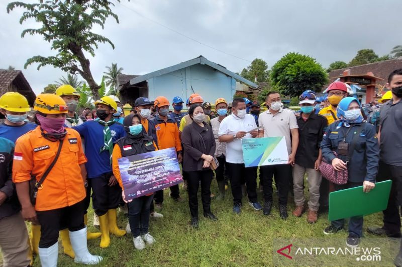 Puan Maharani di Semeru. (Foto: Antara)