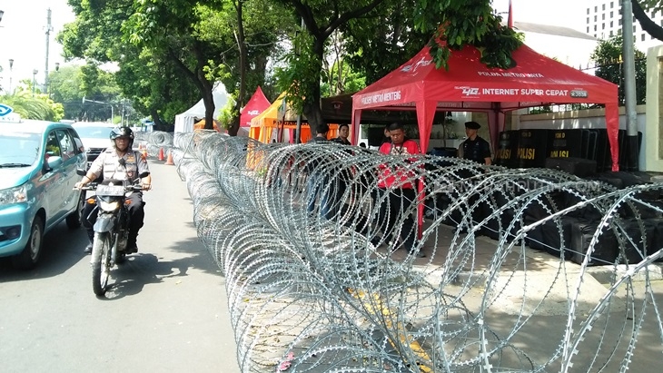 Suasana pengamanan depan Kantor KPU Pusat