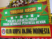 Gedung Polres Jakarta Pusat Dibanjiri Karangan Bunga dari Pecinta Hewan