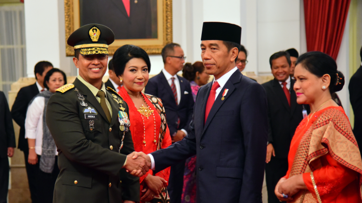 Presiden Jokowi bersama KSAD Jenderal Andika Perkasa