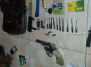 Senpi dan Kunci T Ditemukan dalam Tas Jatuh dari Sepeda Motor