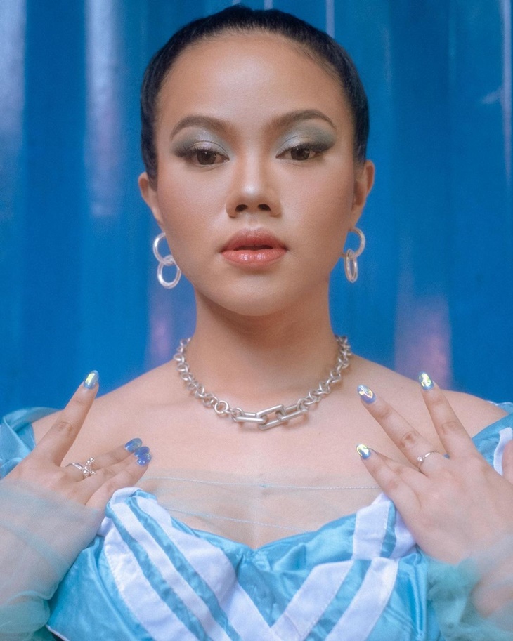 Menulis Lagu Jadi Cara Hilangkan Stres Yura Yunita