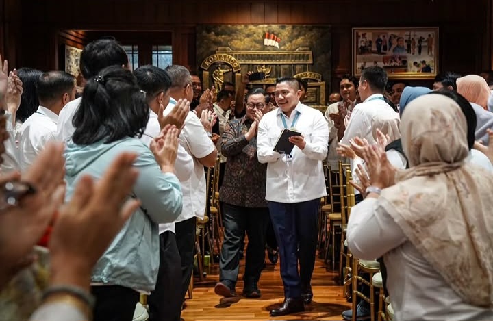 Gubernur Pramono Bertemu Seskab Teddy, Bahas Penguatan Pengembangan MRT hingga LRT