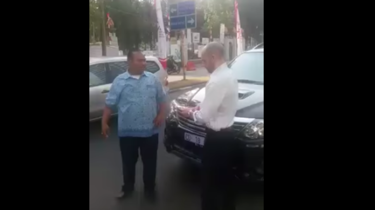 Heboh, Video Sopir Taksi Ngomelin Bule Bikin Tertawa Geli