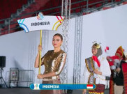 Megawati Hangestri Pimpin Barisan Parade Atlet, Pakai Kebaya Putih Berpadu Kain Tapis dan Mahkota Siger