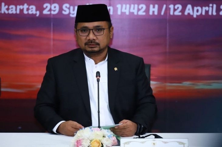 Menteri Agama Yaqut Cholil Qoumas saat menyampaikan hasil sidang isbat, Senin (12/4/2021). (ANTARA/HO/Kemenag)