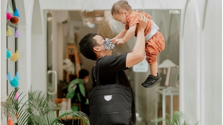 Tas Kece Andalan Ayam Kremes (Ayah Muda Keren Bikin Gemes)