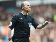 Mike Dean, Wasit yang Ringan Tangan Berikan Kartu Merah