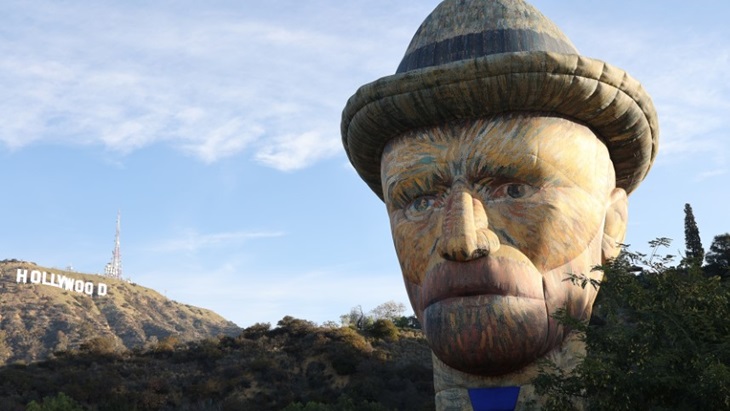 Balon Udara Berbentuk Kepala Vincent Van Gogh Menghiasi Langit Los Angeles